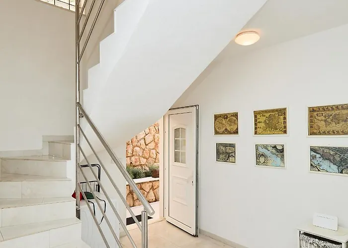 Hedera Estate, Hedera A53