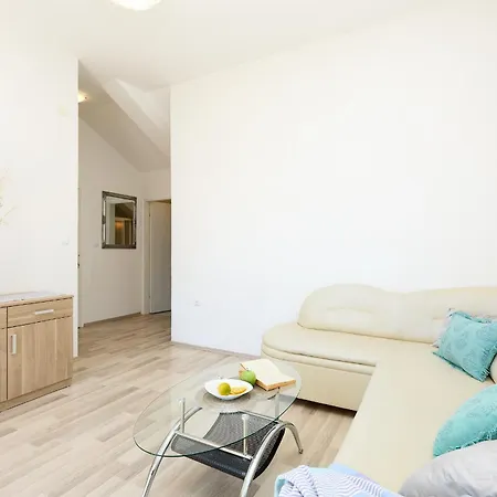 Hedera Estate, Hedera A53