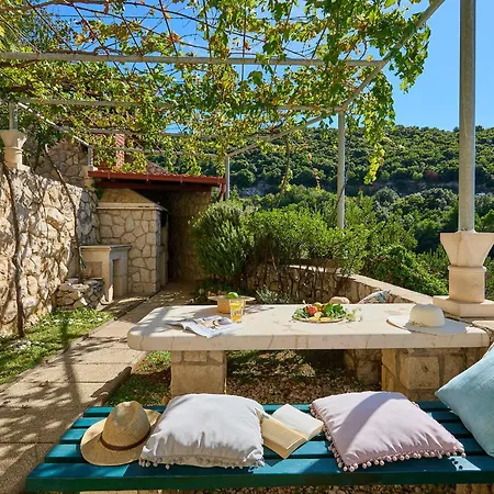 Hedera Estate, Hedera A53 *